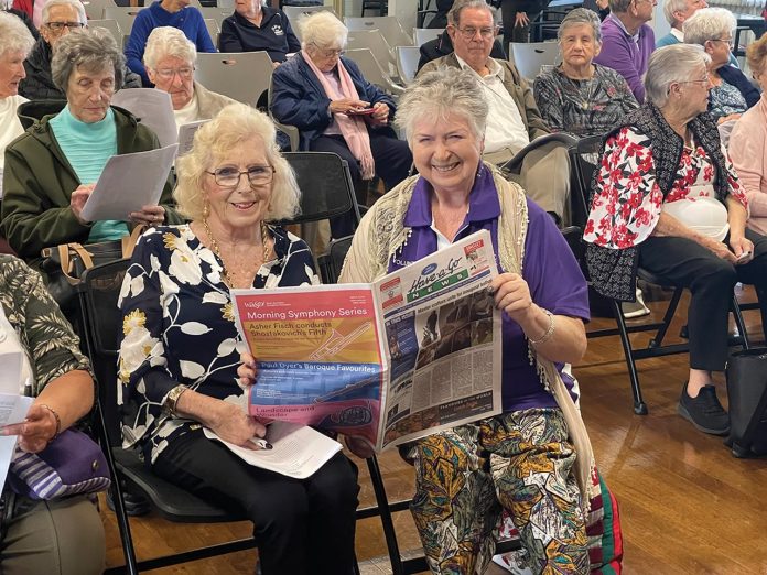 Mandurah seniors enjoying the September edition of Have a Go News at the Leslie Street Centre