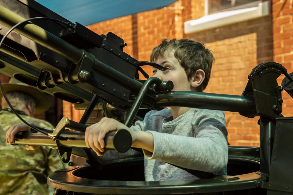 Child using heavy weaponry, presumably anti-aircraft